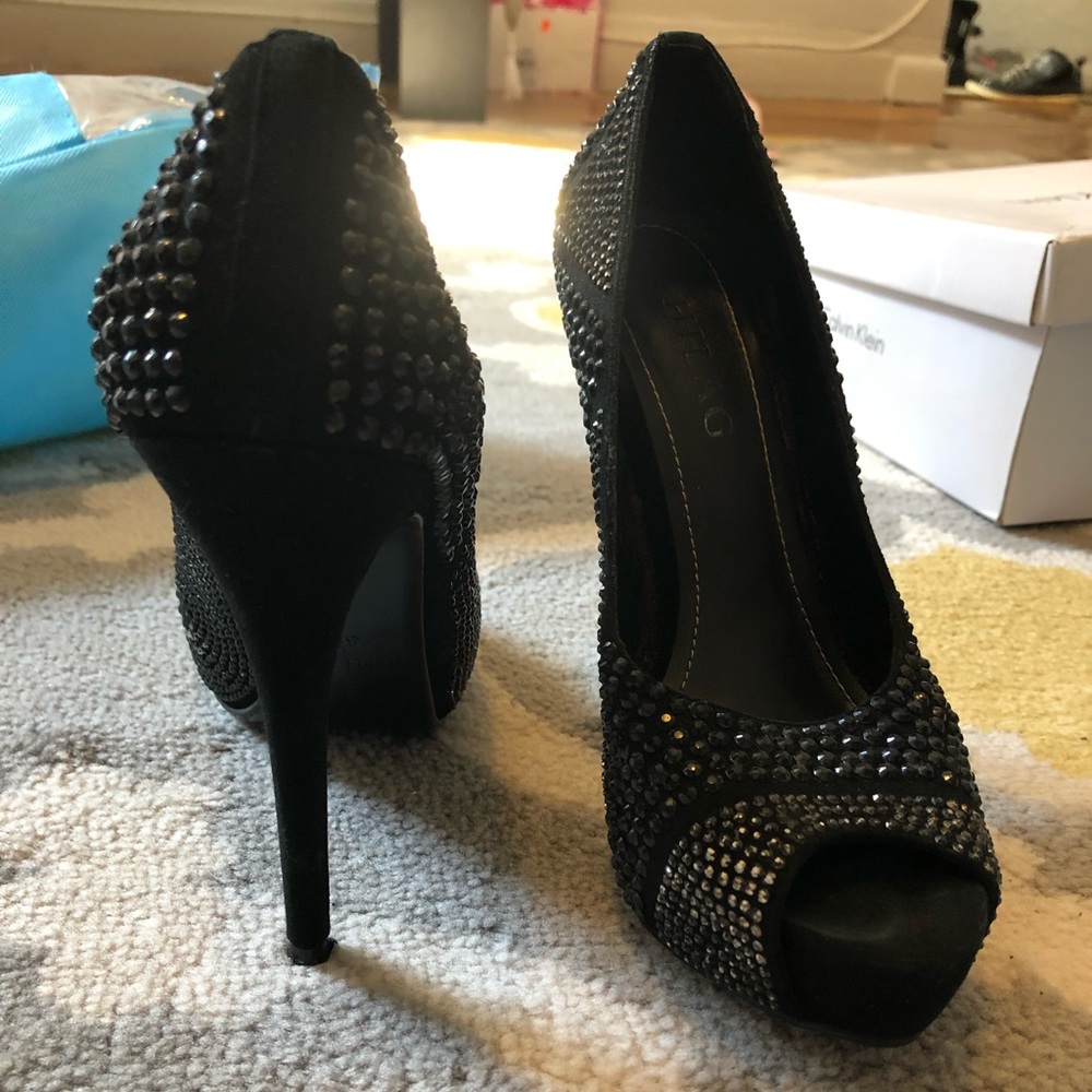 Pumps - Picture 2 of 5